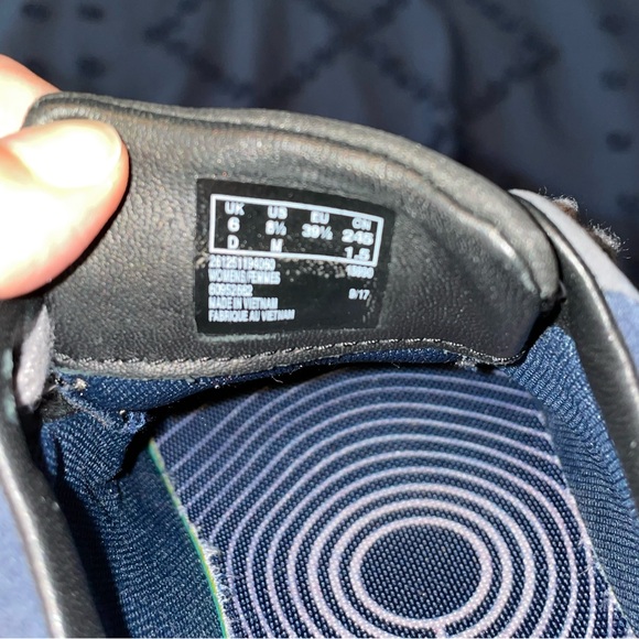 Clarks Wavewalk Navy Blue Shoes in near perfect condition. Size 8.5 - Picture 7 of 8